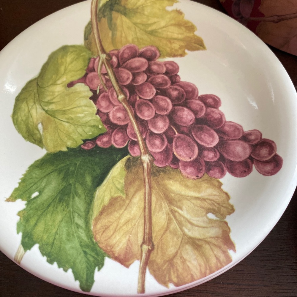 Designpac Appetizer/Dessert Plates Cluster of Grapes  Set of 6 In Decorative box - Picture 2 of 4